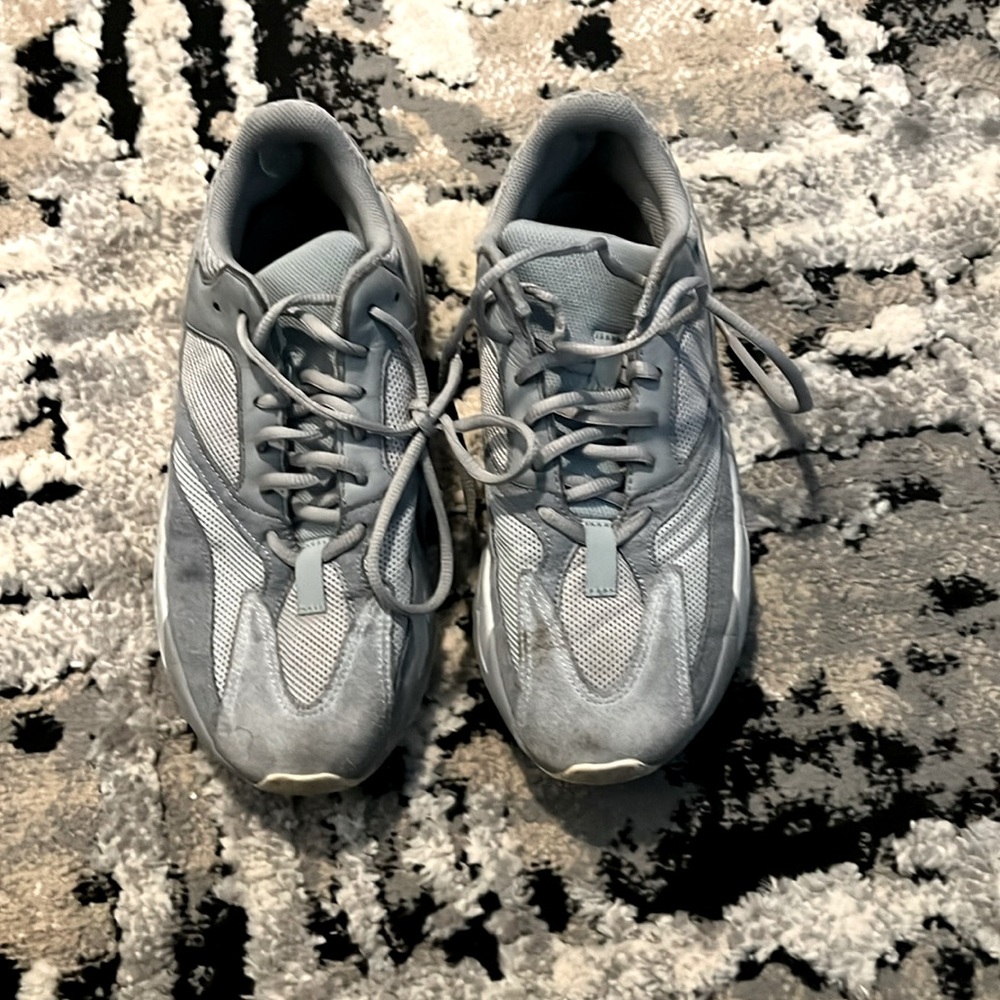 Yeezy 700 v3